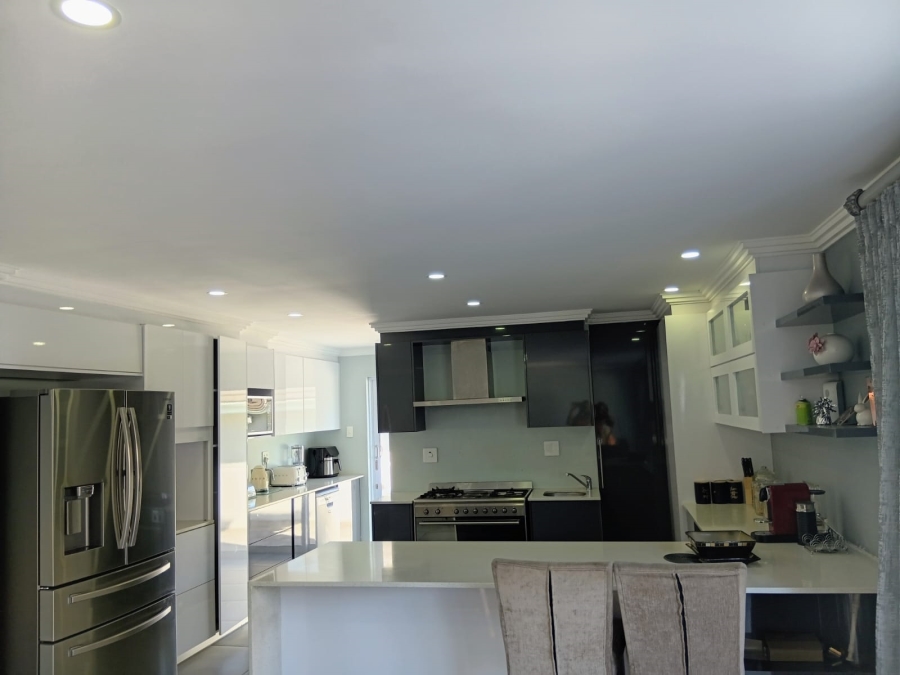 5 Bedroom Property for Sale in Beacon Bay Eastern Cape